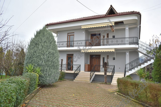 Two storey villa for sale on Kosova street in Kamez.
It offers a total area of 980 m2 of land and a